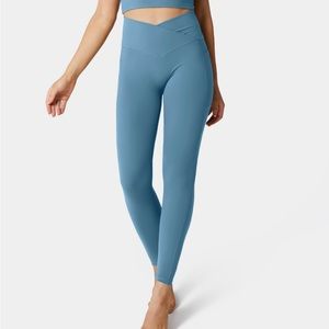 HALARA crossover leggings with pockets